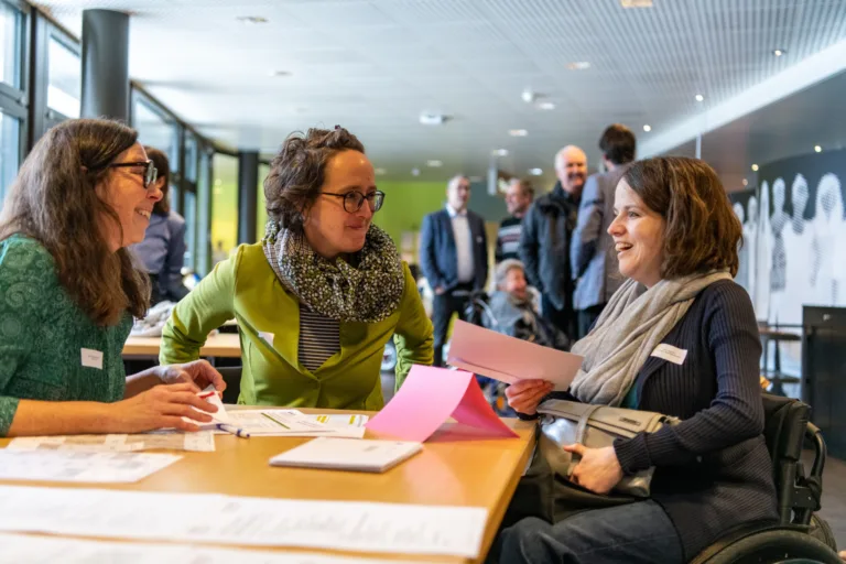 Barbara Maria Vogt und Anita Wymann von Agile mit Sina Eggimann von der Schweizerischen Muskelgesellschaft